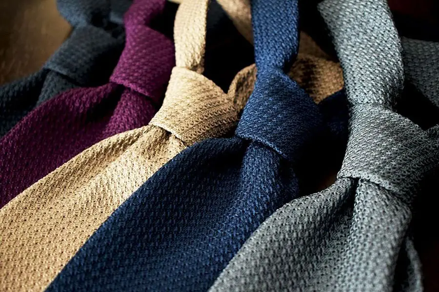 At Stefano Cau we offer a wide range of grenadine silk ties handcrafted in Como.
